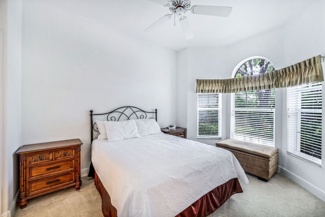 939 Fountain Run, Naples, FL 34119