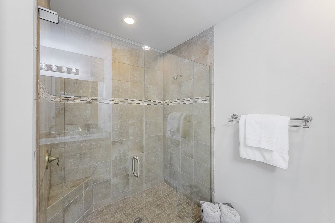 14908 Edgewater Cir, Naples, FL 34114