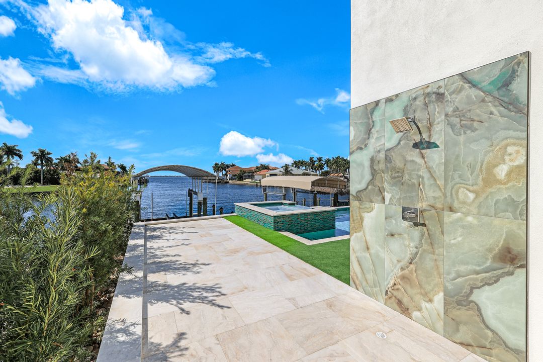 5384 Colonade Ct, Cape Coral, FL 33904