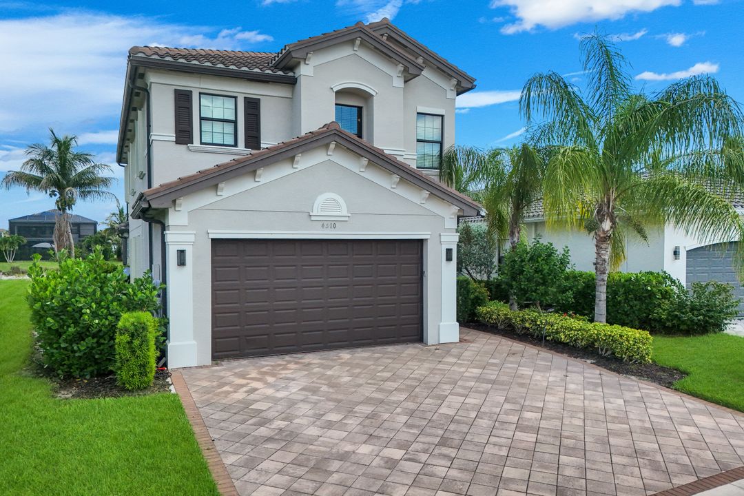 4500 Aurora St, Naples, FL 34119