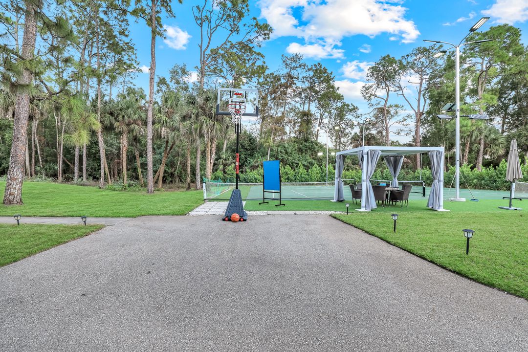 6641 Golden Gate Pkwy, Naples, FL 34105