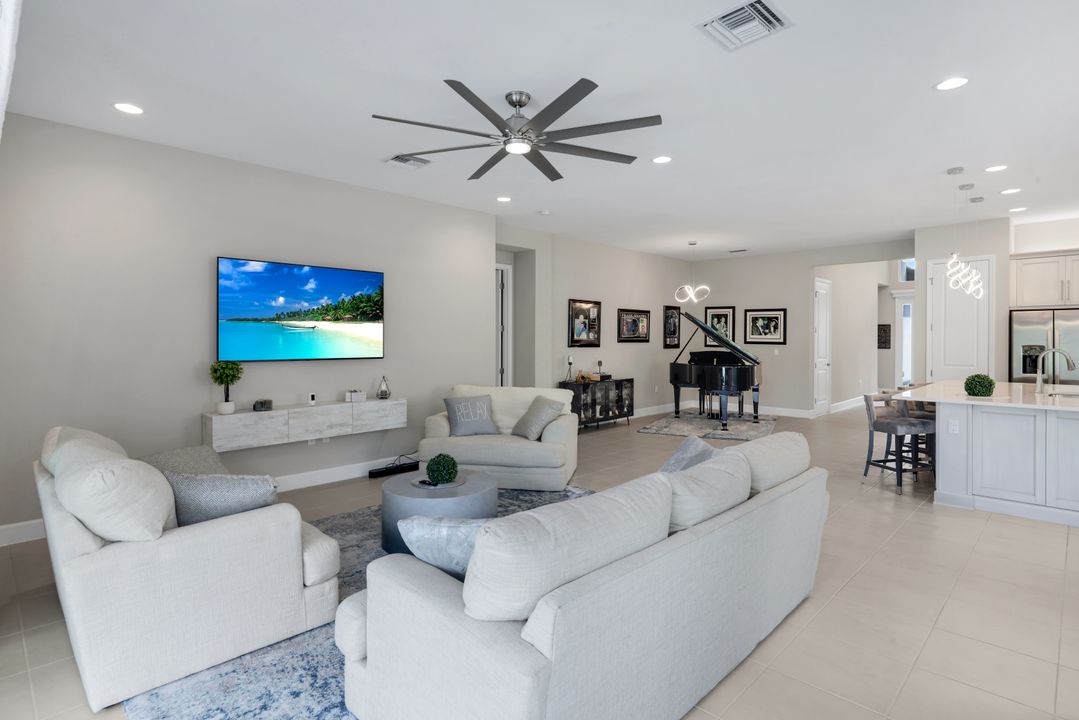 11855 Gardenia Ave, Naples, FL 34120