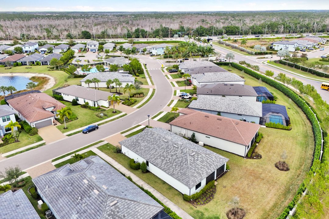 1952 Yellowfin Cir, Naples, FL 34114