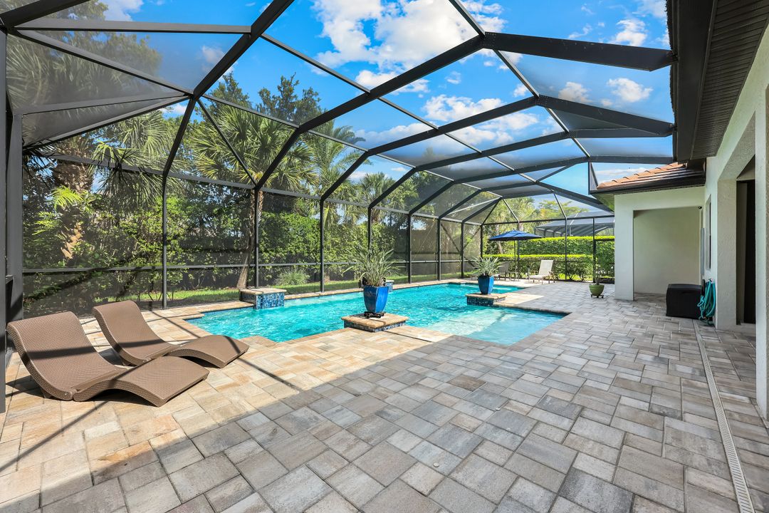 16273 Camden Lakes Cir, Naples, FL 34110