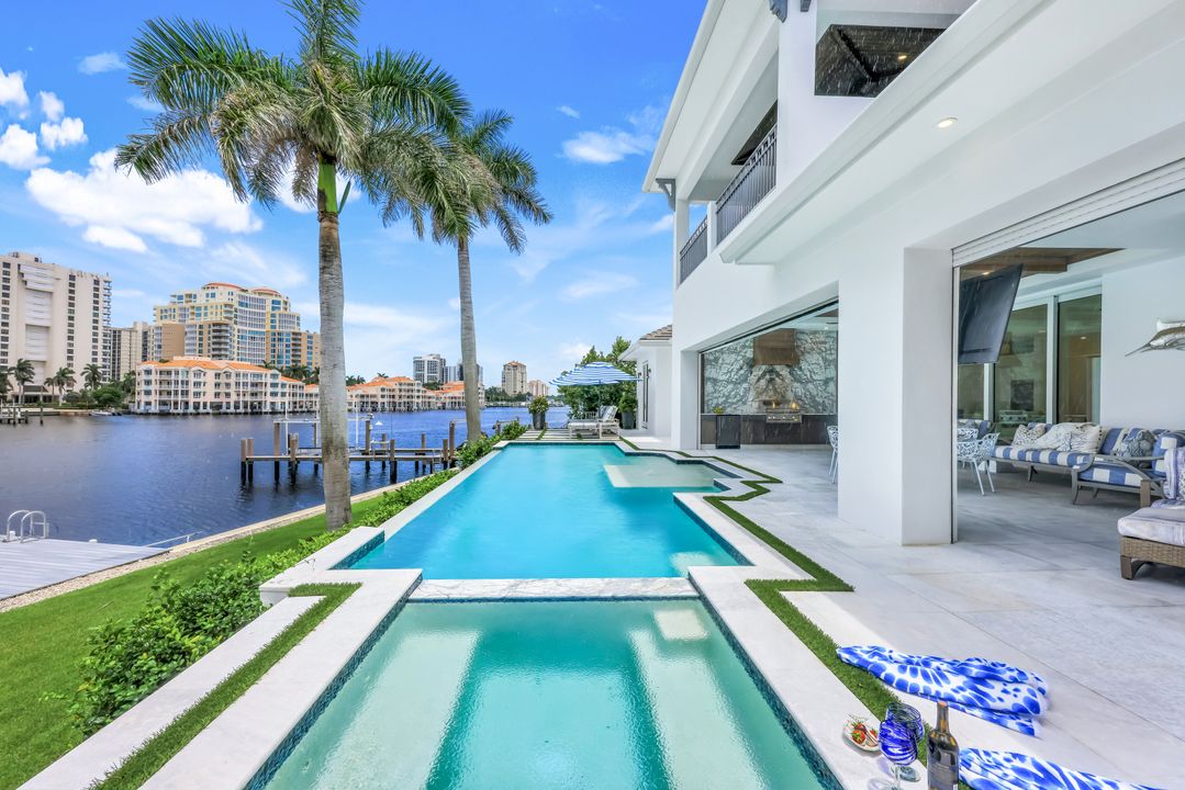 309 Neapolitan Way, Naples, FL 34103