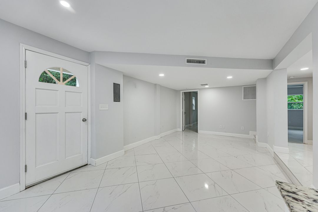 605 12th Ave NE, Naples, FL 34120