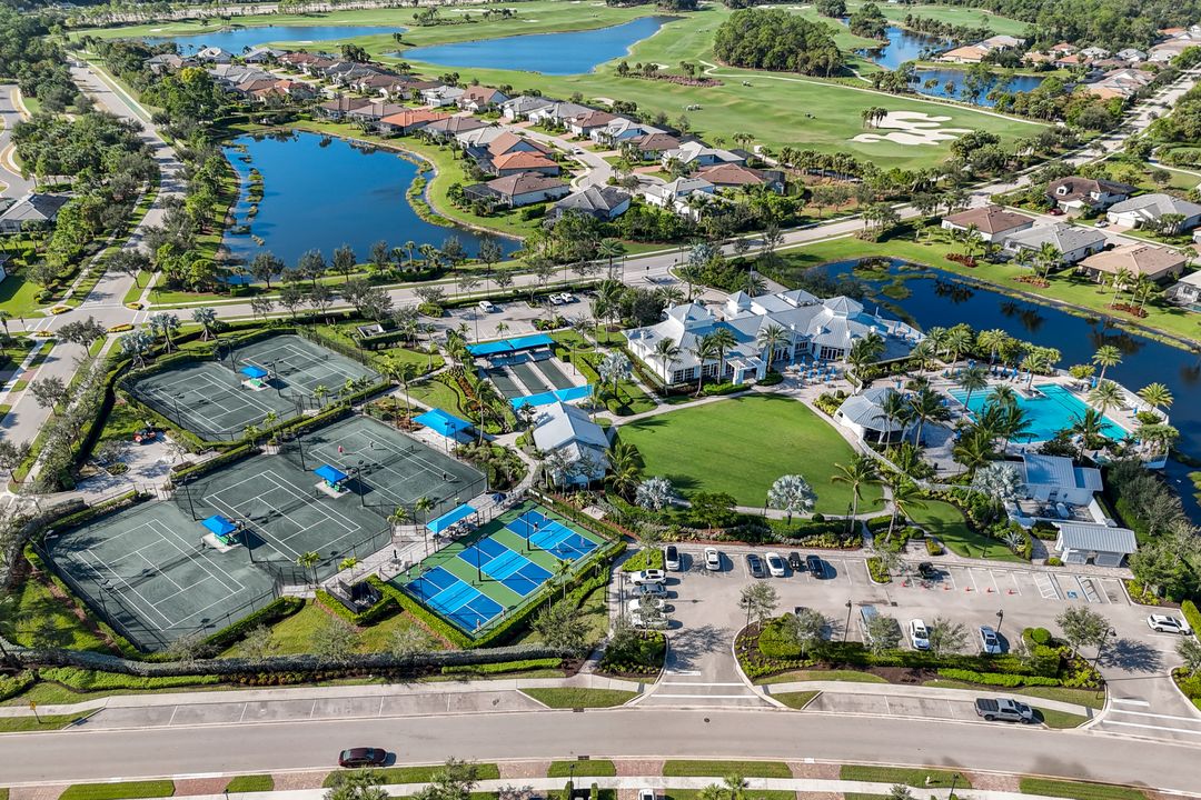 9815 Everglades Dr, Naples, FL 34120