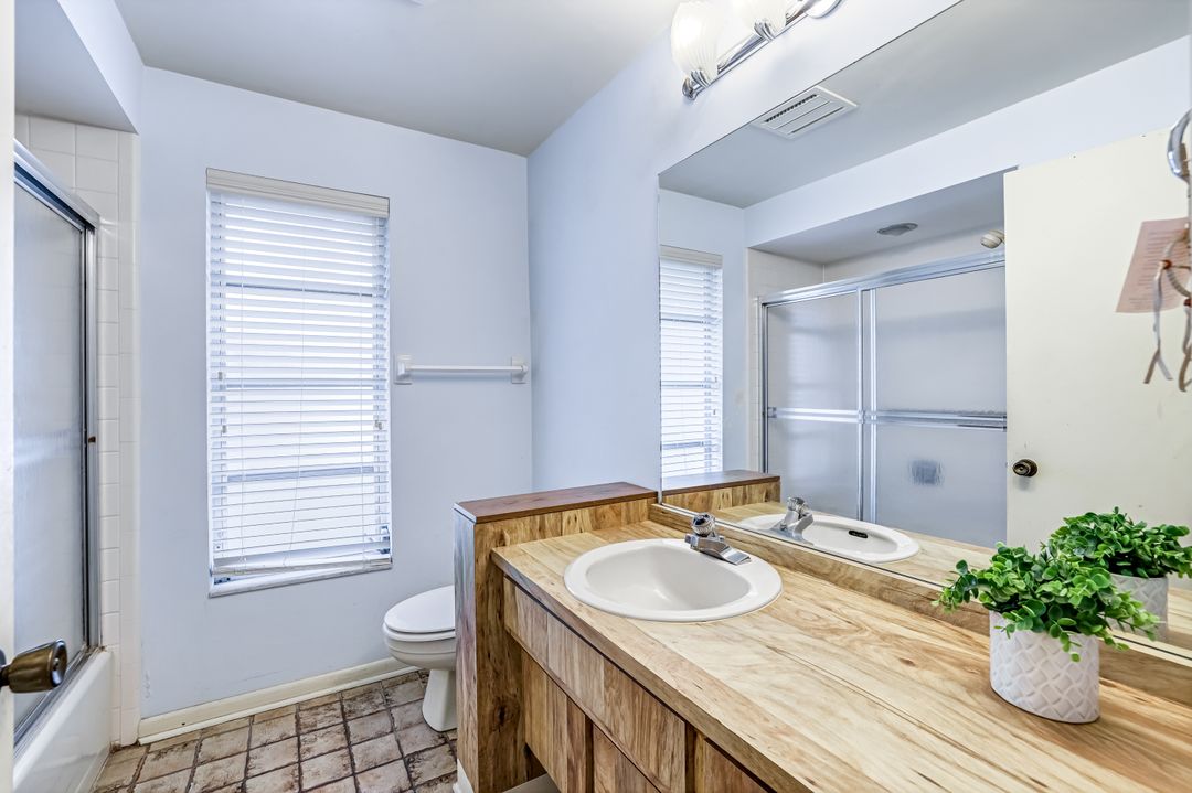 196 Baltusrol Dr, Naples, FL 34113