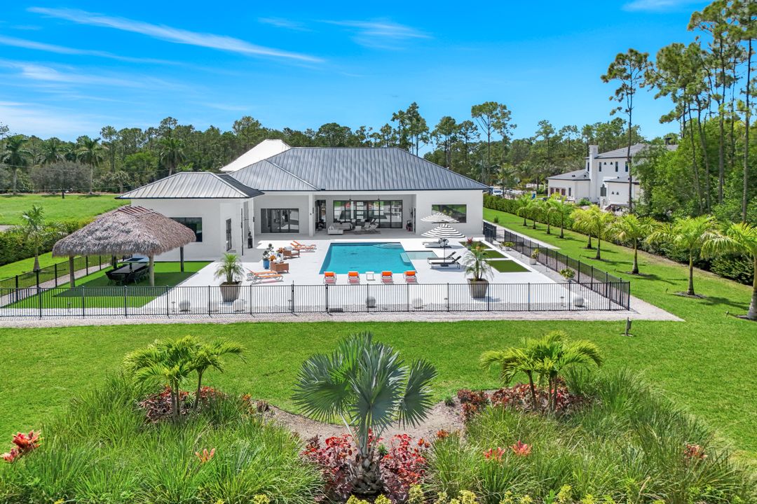 6677 Hunters Rd, Naples, FL 34109