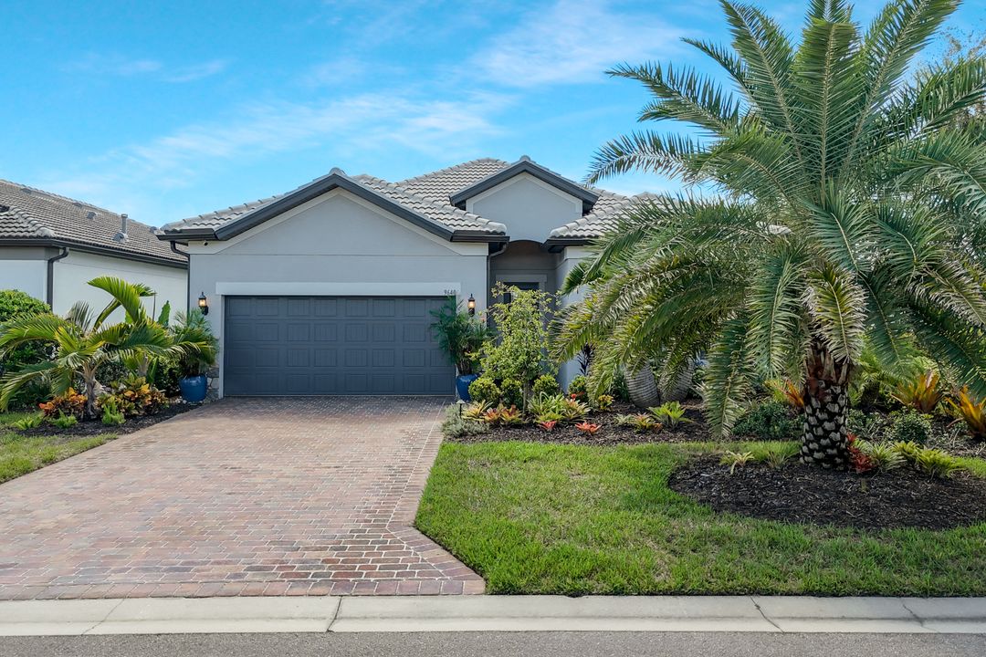 9640 Everglades Dr, Naples, FL 34120