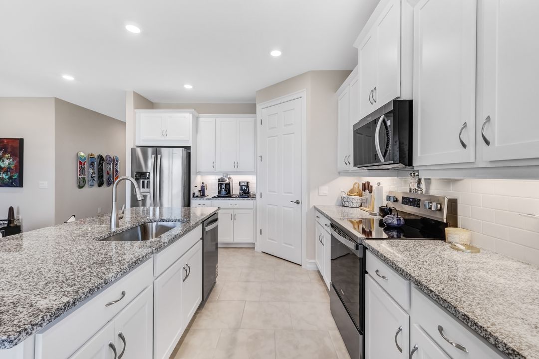 451 Spring Hill Lake Loop, Cape Coral, FL 33993