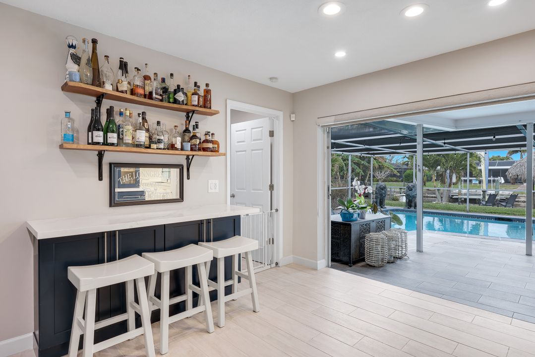 419 Pinecrest Ct, Cape Coral, FL 33904