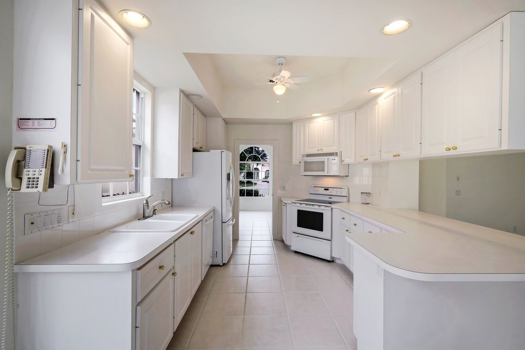 5304 Hawkesbury Way, Naples, FL 34119