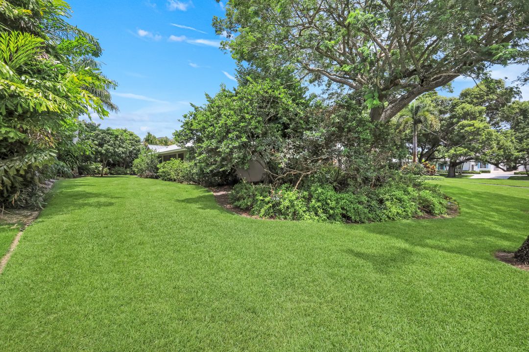 675 Murex Dr, Naples, FL 34102