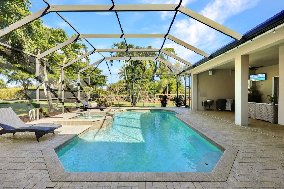 15321 Blackhawk Dr, Fort Myers, FL 33912