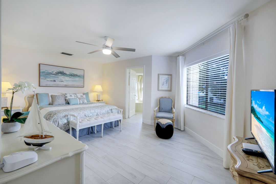 637 Beachwalk Cir #E-203, Naples, FL 34108