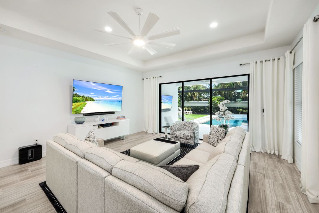 13836 Luna Dr, Naples, FL 34109