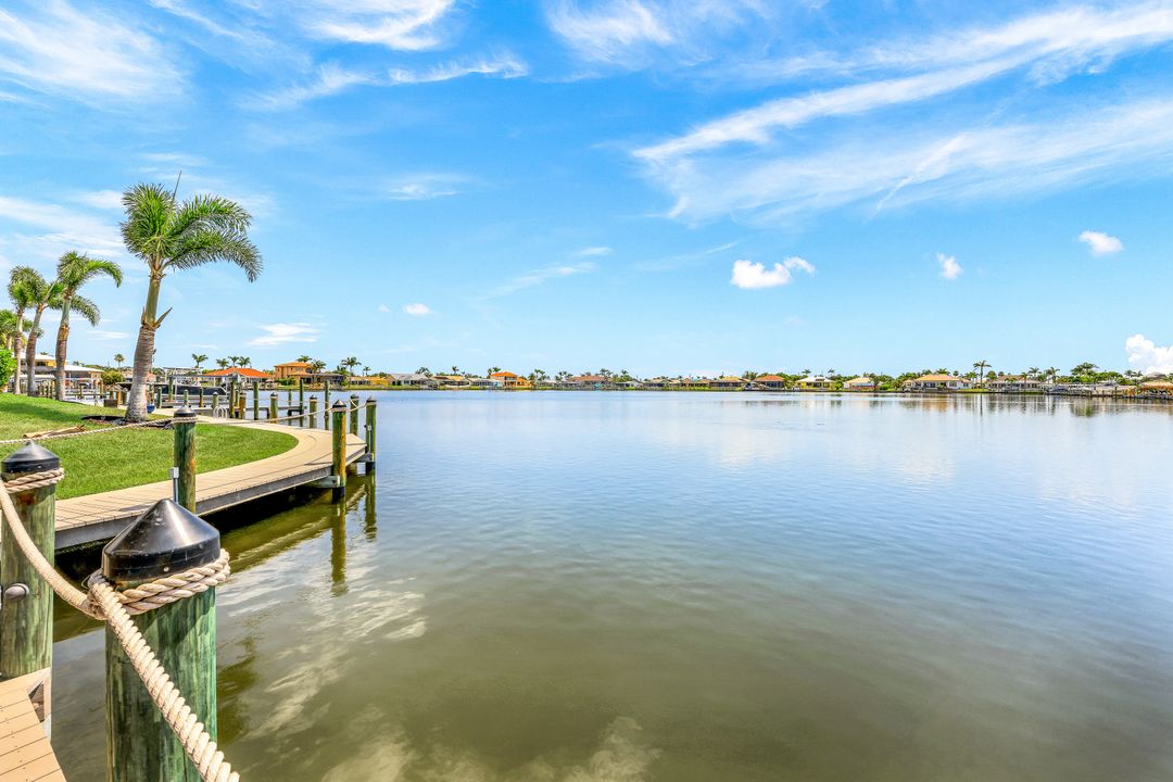 5231 SW 5th Pl, Cape Coral, FL 33914