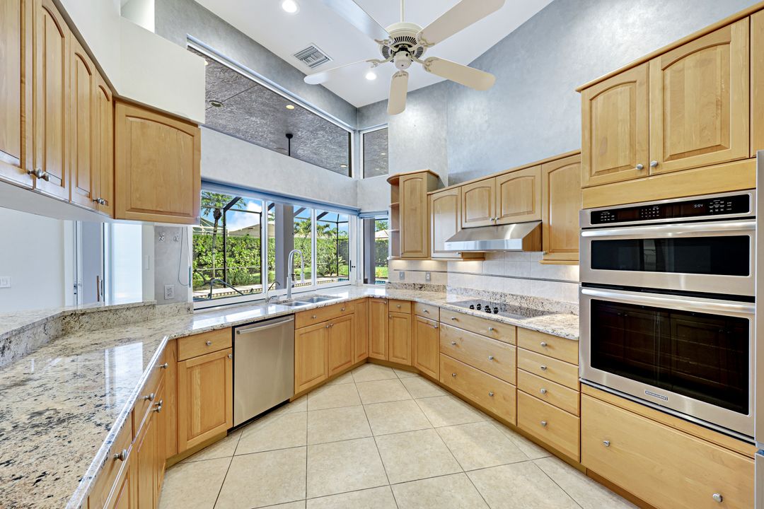 2035 Castle Garden Ln, Naples, FL 34110