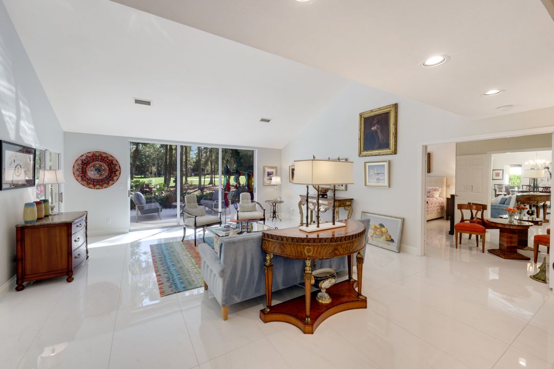 370 Edgemere Way N, Naples, FL 34105