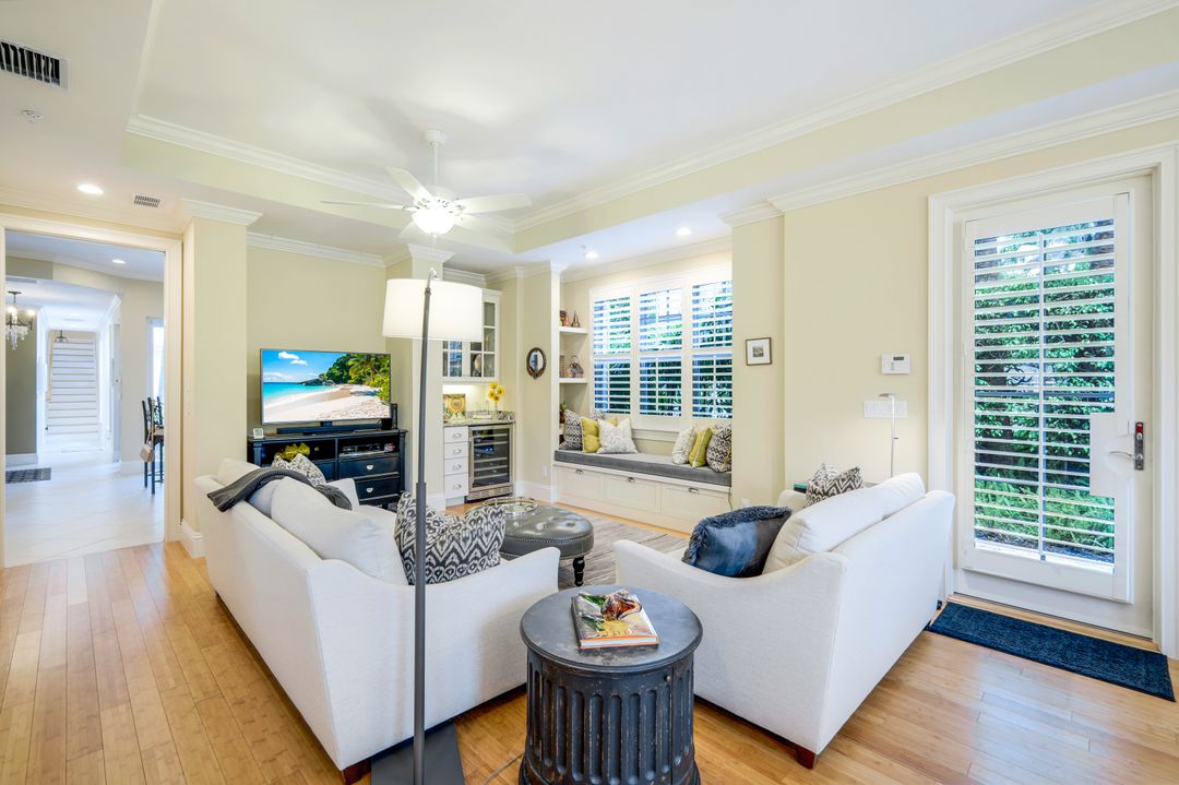 331 3rd Ave S #4, Naples, FL 34102