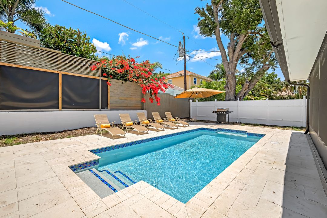 522 94th Ave N, Naples, FL 34108