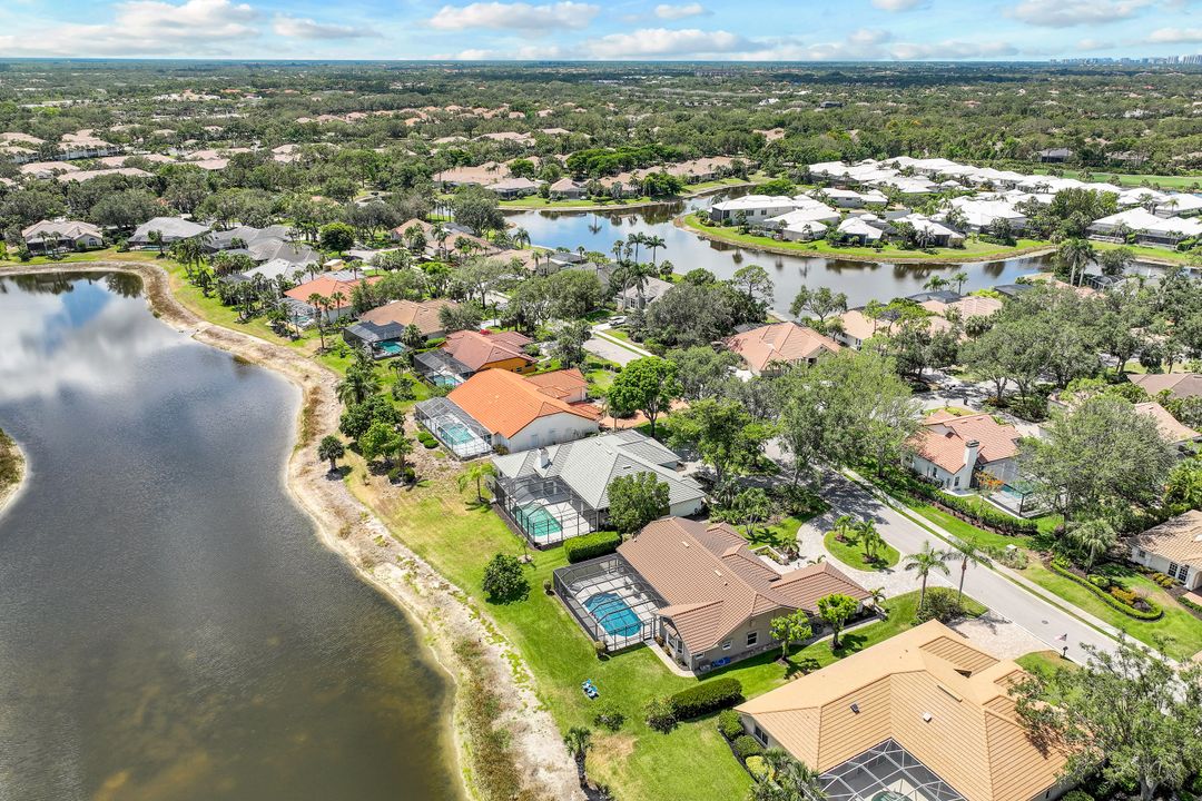 3730 Lakemont Dr, Bonita Springs, FL 34134