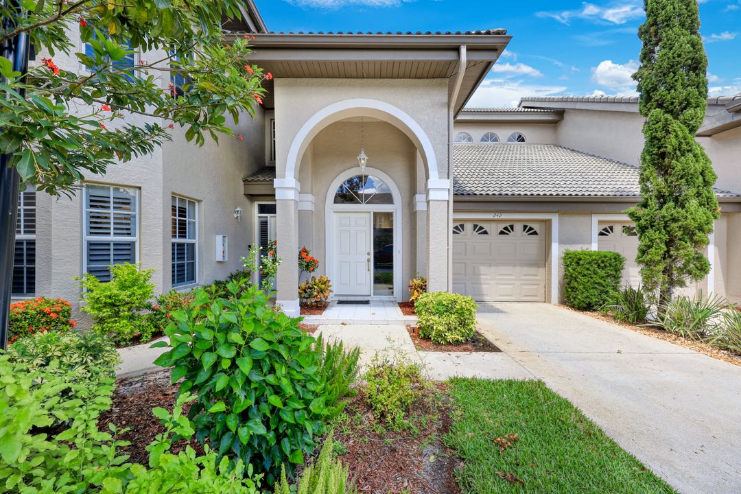 242 Via Perignon, Naples, FL 34119