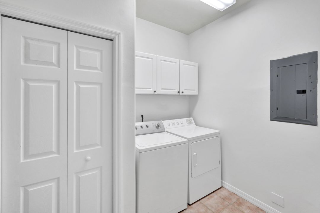 8275 Danbury Blvd #203, Naples, FL 34120