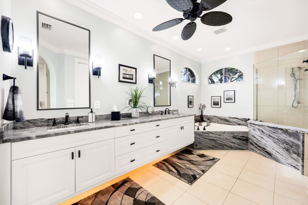 5926 Amberwood Dr, Naples, FL 34110