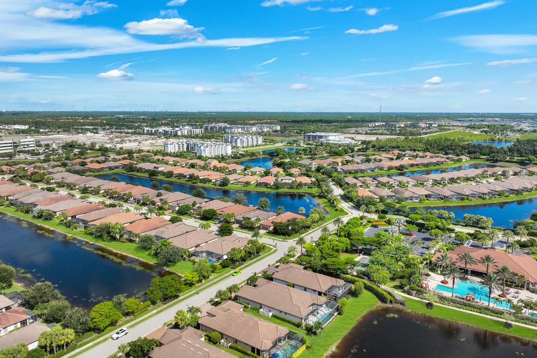 8362 Viale Cir, Naples, FL 34114
