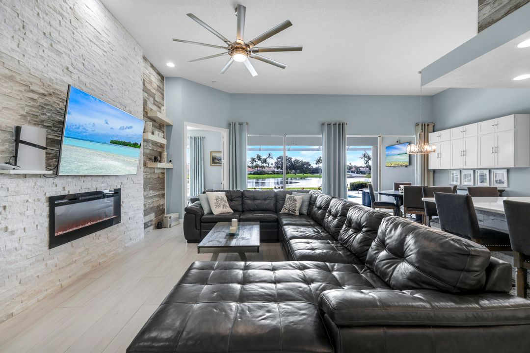 4338 Queen Elizabeth Way, Naples, FL 34119