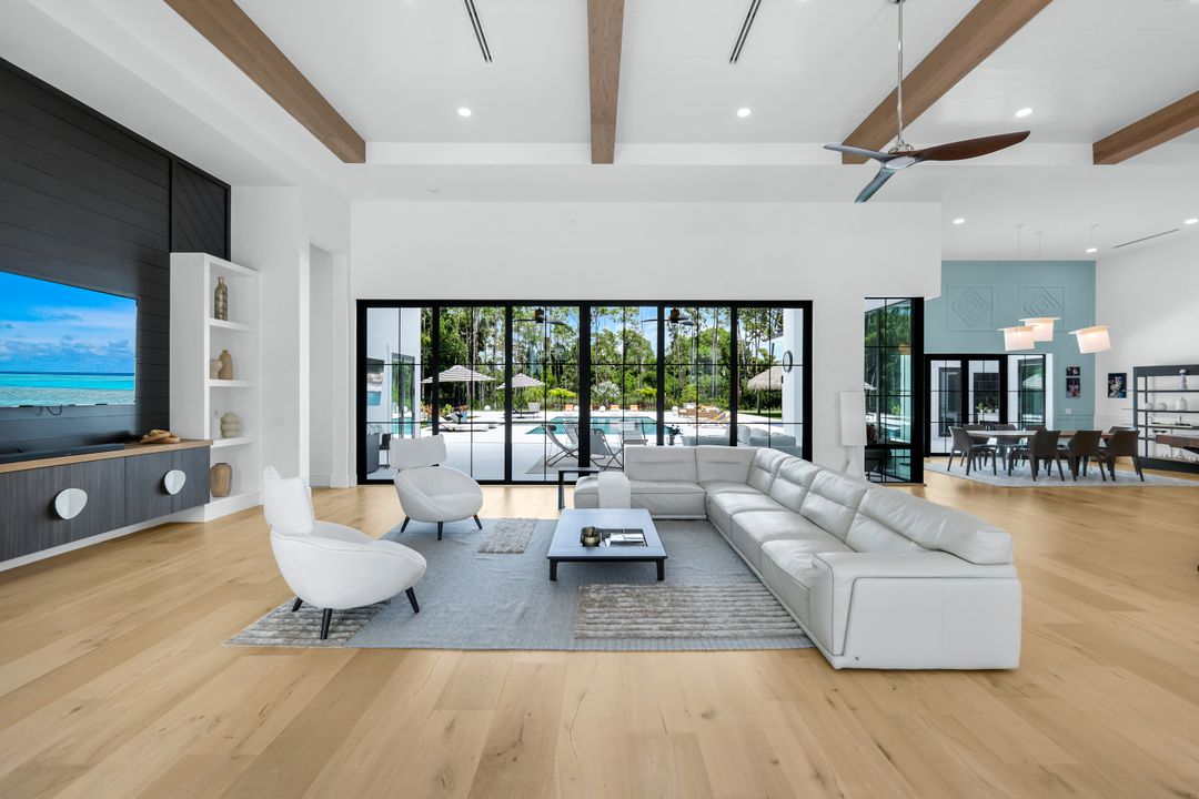 6677 Hunters Rd, Naples, FL 34109