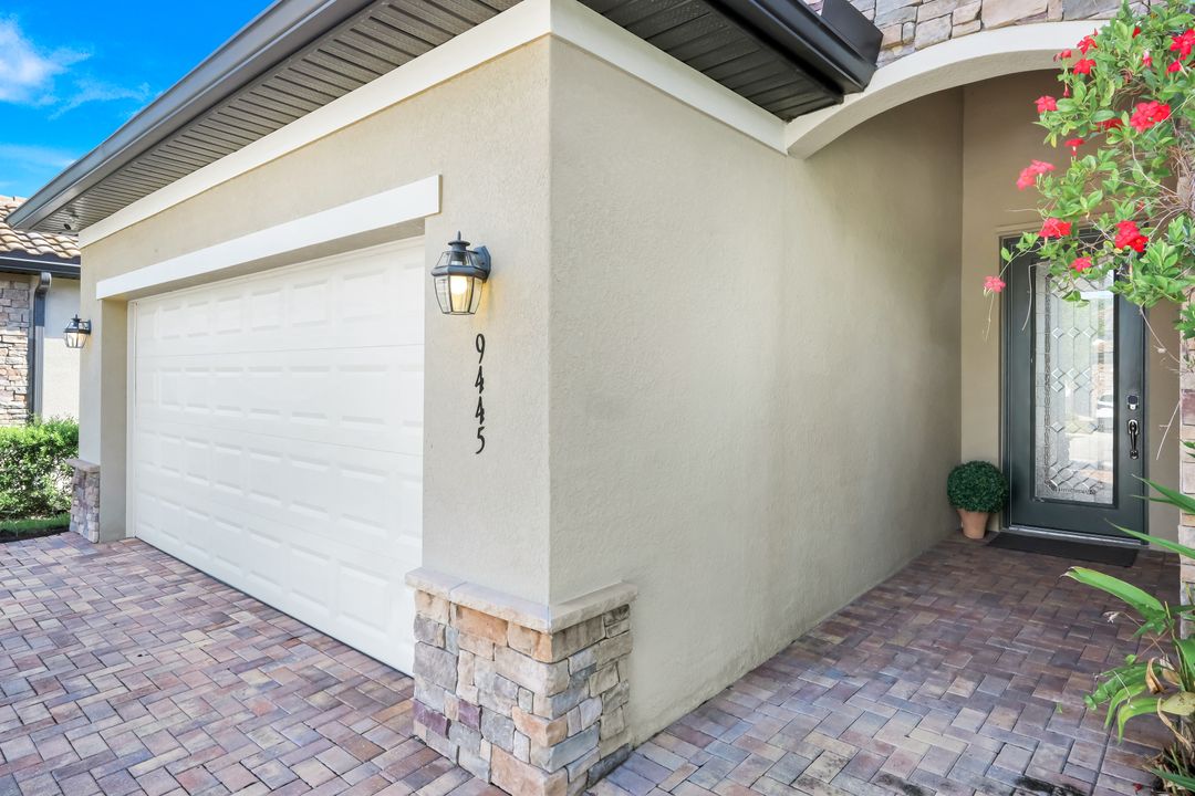 9445 Glenforest Dr, Naples, FL 34120