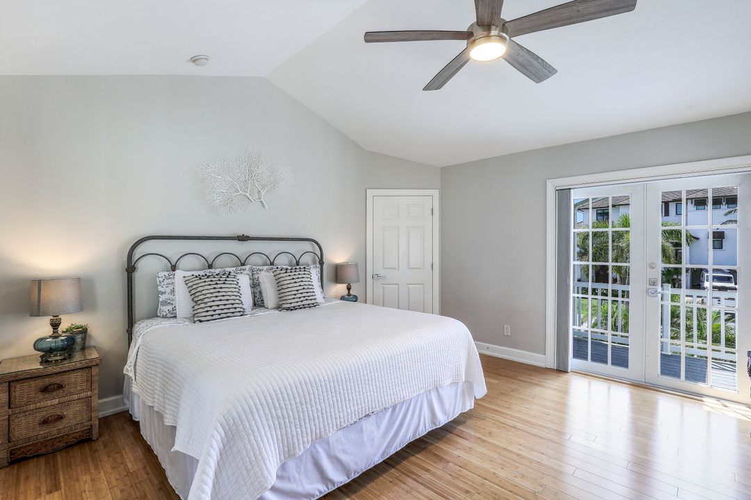 437 Tradewinds Ave, Naples, FL 34108
