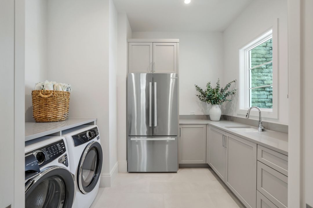6630 Palisades Ave, Naples, FL 34109