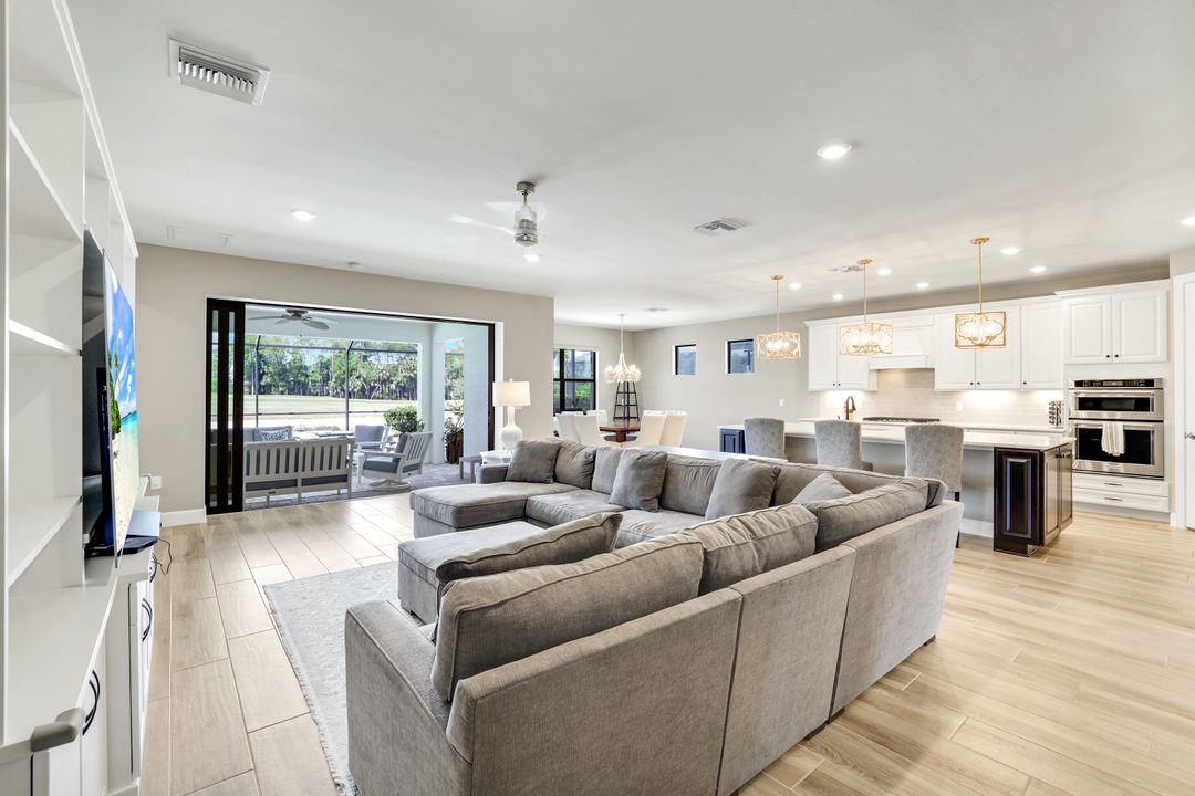 9373 Surfbird Ct, Naples, FL 34120