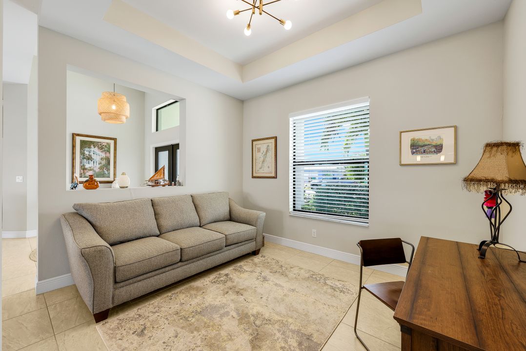 401 NE 19th Pl, Cape Coral, FL 33909