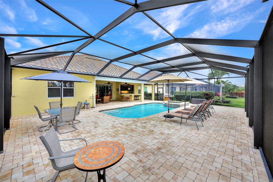 9111 Graphite Cir, Naples, FL 34120