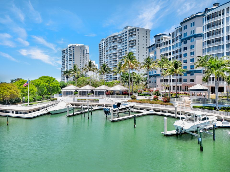 13675 Vanderbilt Dr, Naples, FL 34110