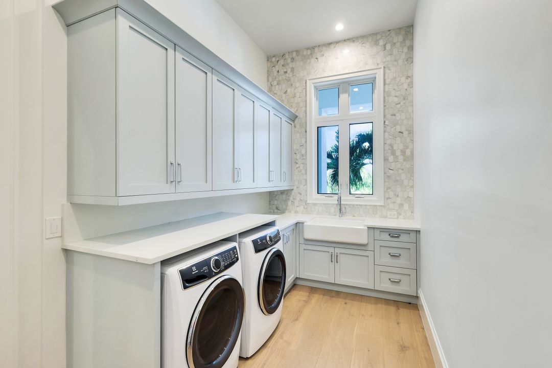 730 Harbour Dr, Naples, FL 34103