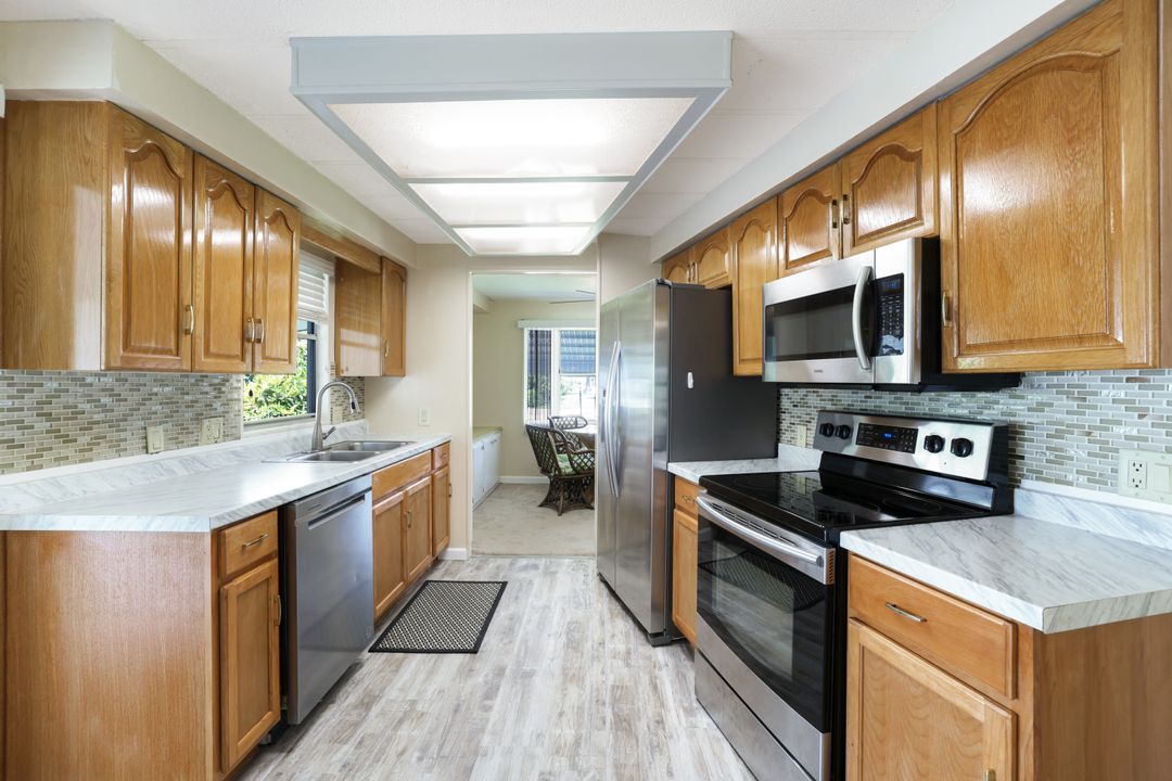 95 Lemans Dr, Naples, FL 34112