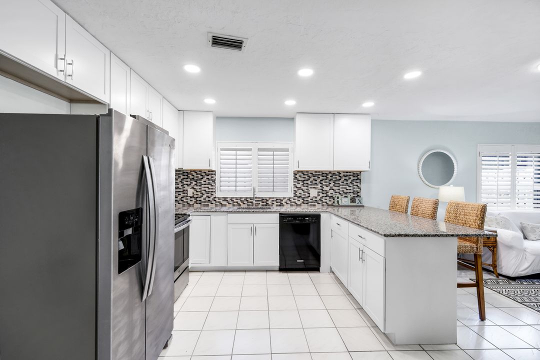 623 98th Ave N, Naples, FL 34108