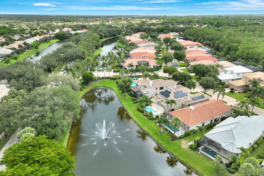 9209 Troon Lakes Dr, Naples, FL 34109