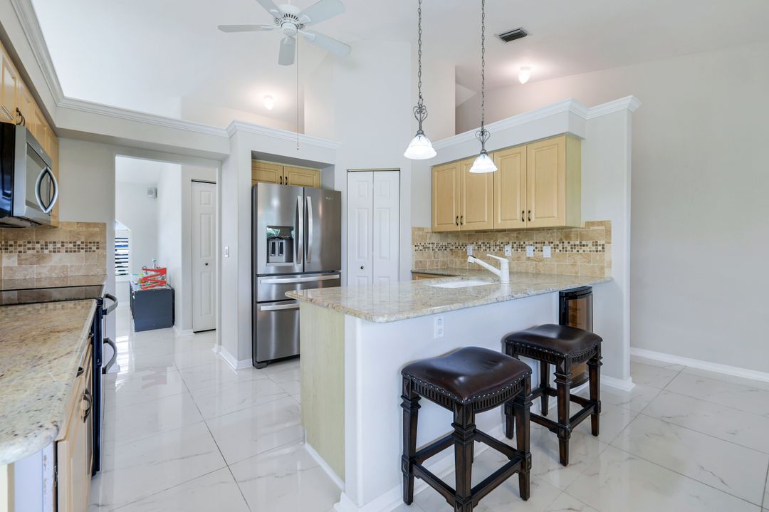7563 Woodland Bend Cir, Fort Myers, FL 33912