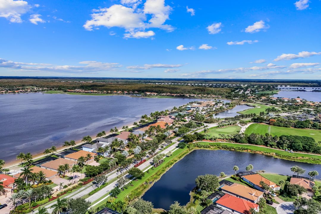 9075 Breakwater Dr, Naples, FL 34120