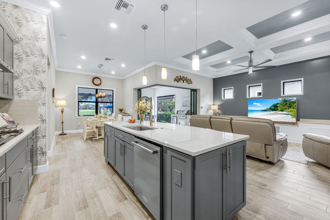 9354 Greyhawk Trl, Naples, FL 34120