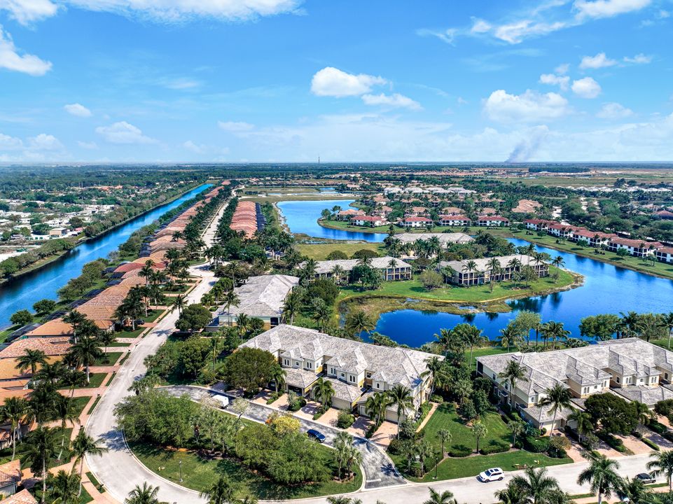 3093 Aviamar Cir #104, Naples, FL 34114