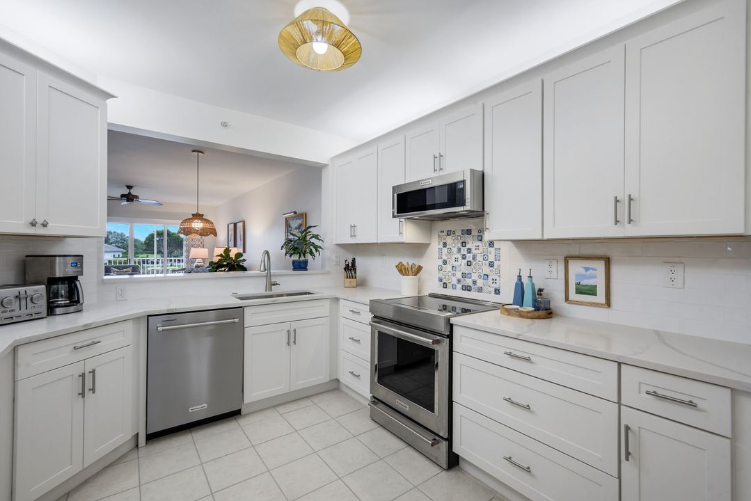 7822 Great Heron Way #201, Naples, FL 34104
