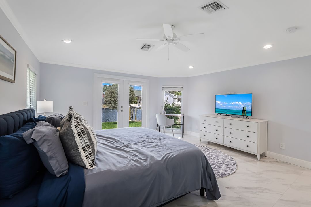 455 Bayside Ave, Naples, FL 34108